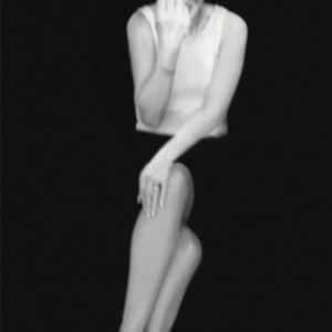Diana, Finger Up by Alison Jackson, Lady Diana Lookalike showing the middlefinger to the camera