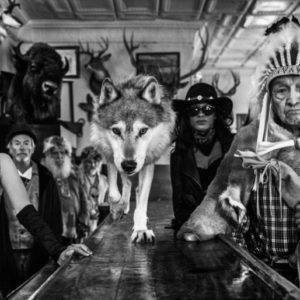 Crazy Horse by David Yarrow, wild west bar szene with native american and wolf