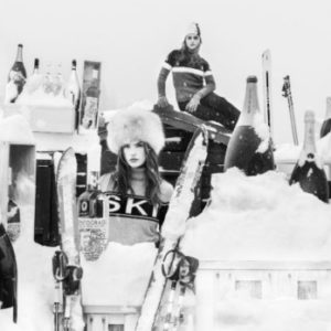 Cloud 9 by David Yarrow, models with ski and champagen bottels in snow